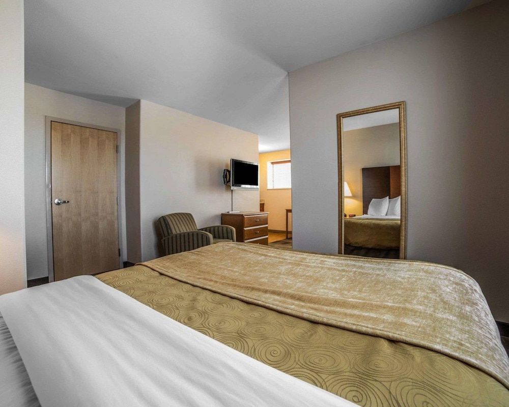 Suite, 1 Queen Bed - Photo 4