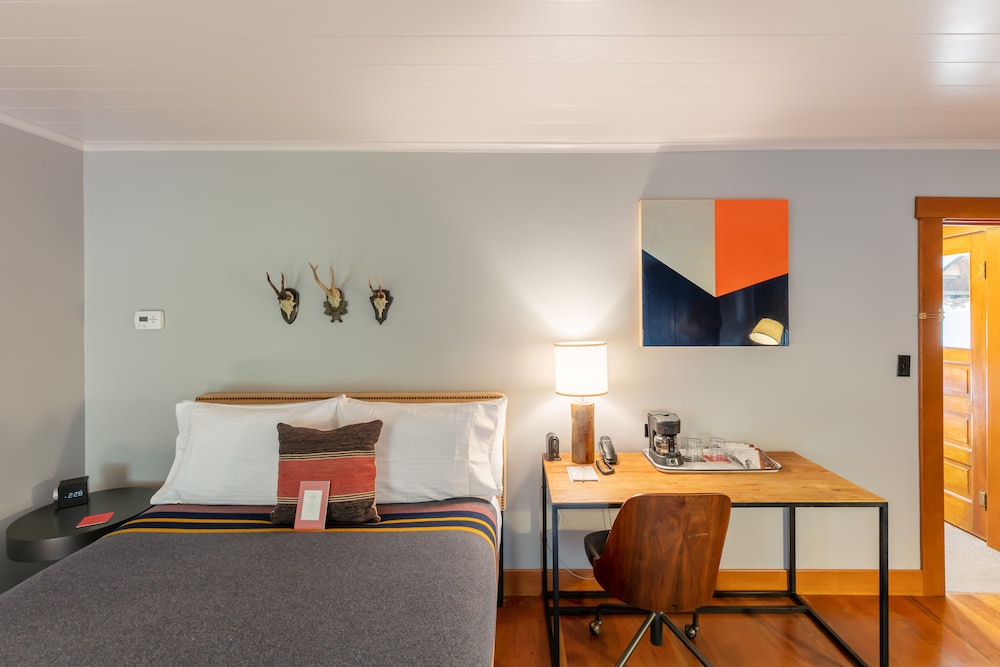 Standard Room (Downstairs Carriage House)