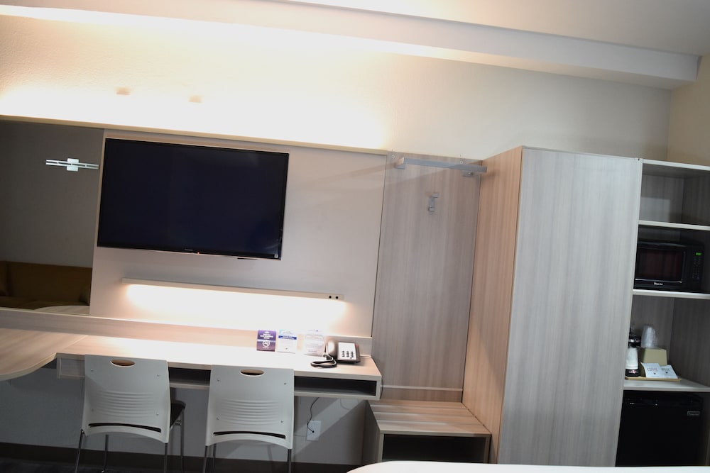 Studio Suite, 1 Queen Bed, Non Smoking - Photo 8