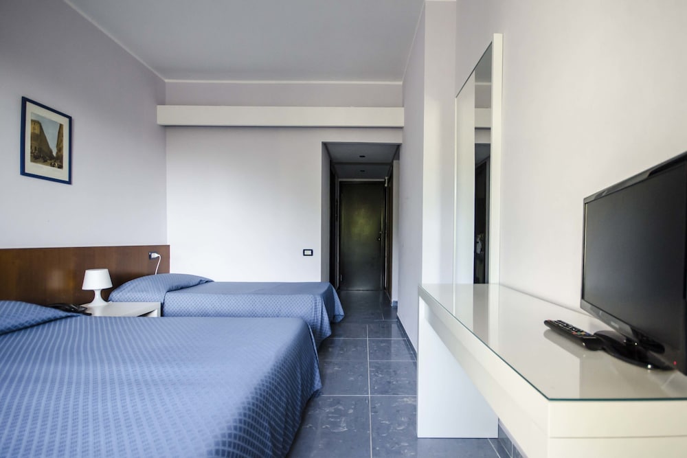 Standard Triple Room, Balcony photo 2