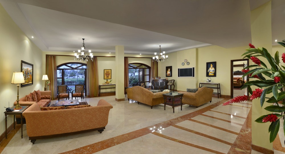 The Lalit Legacy Suite - Photo 4
