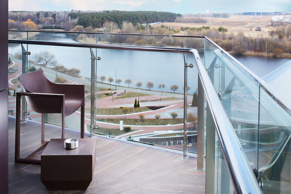 Classic Room, 2 Queen Beds, Balcony, River View photo 3