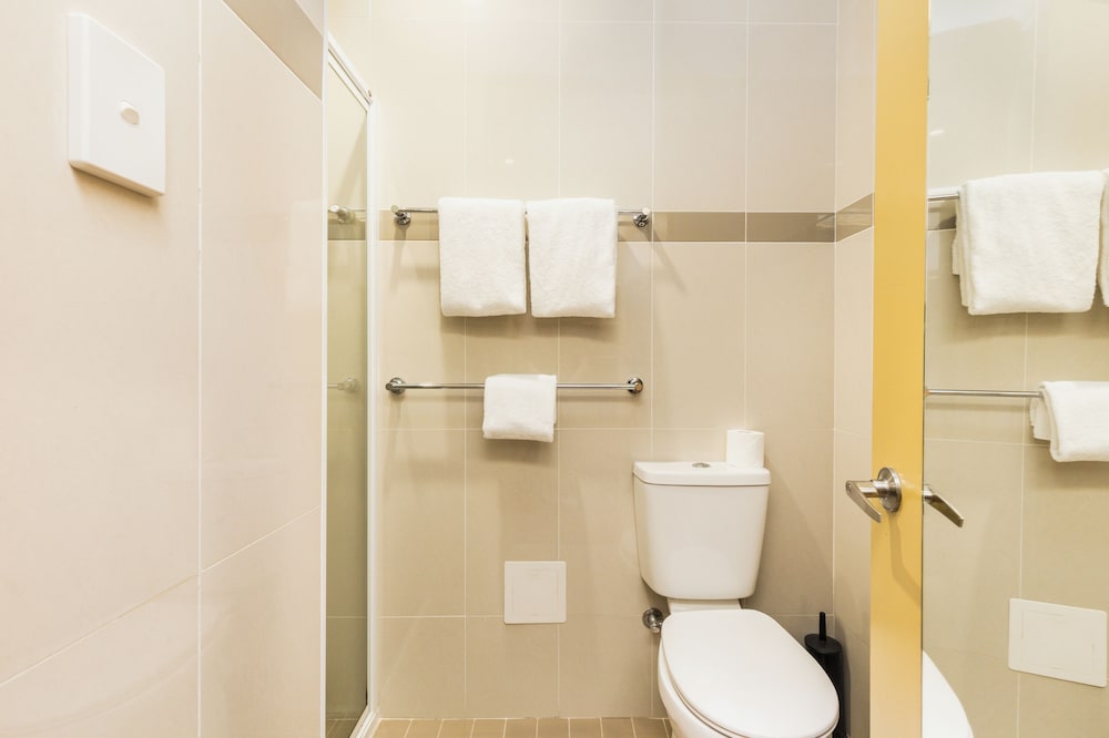 Upper House Queen Room photo 3
