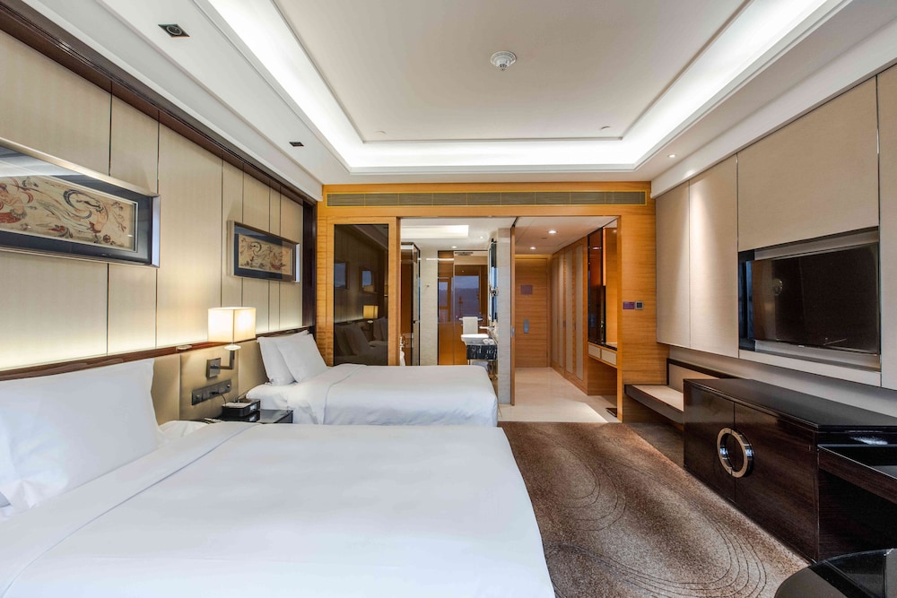 Standard Room, 2 Twin Beds, River View (High Floor) photo 3