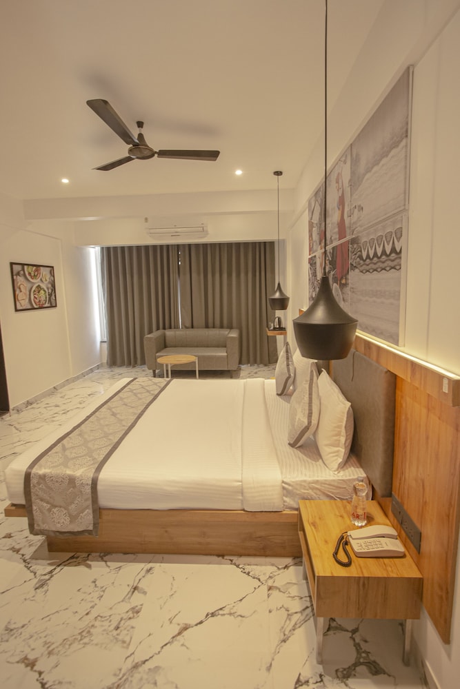 Executive Room - Photo 6