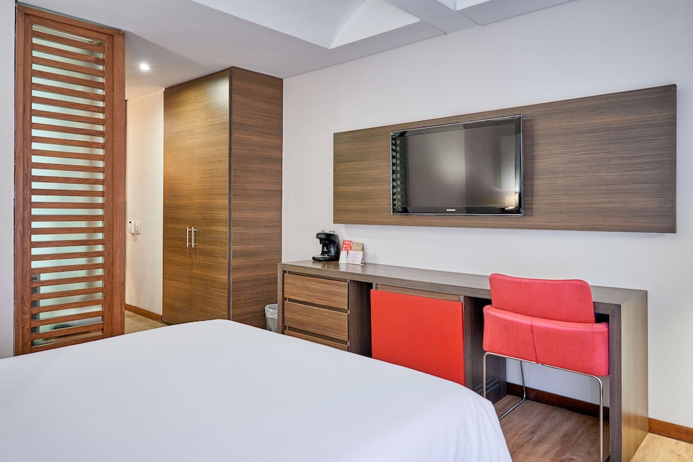 Standard Room, 1 Queen Bed - Photo 1