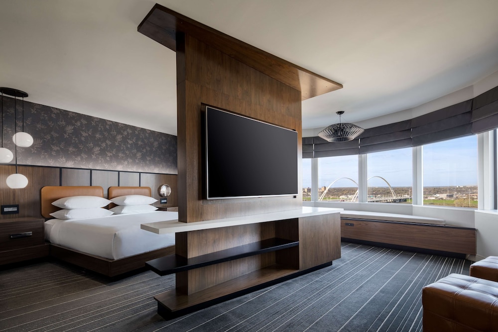 Studio Suite - Photo 1