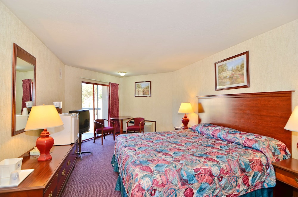 Room, 1 King Bed, Non Smoking photo 1