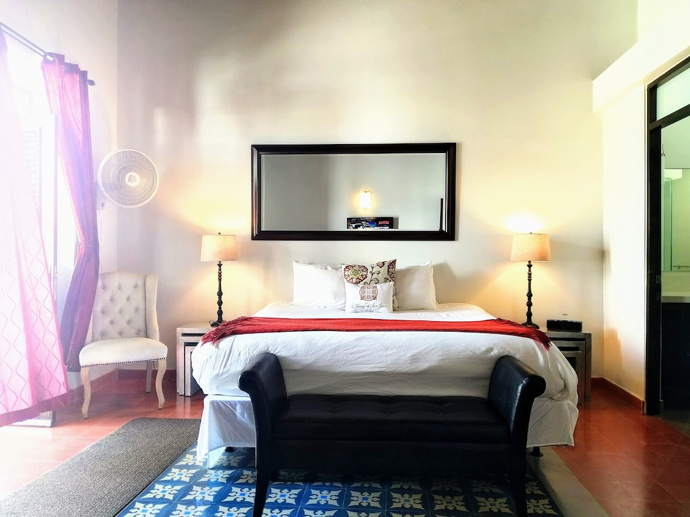 Deluxe Balcony Suites - Photo 4