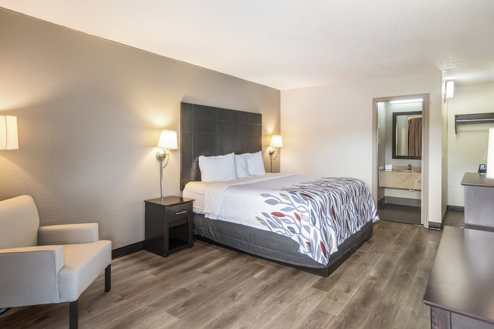 Superior Room, 1 King Bed, Non Smoking - Photo 4