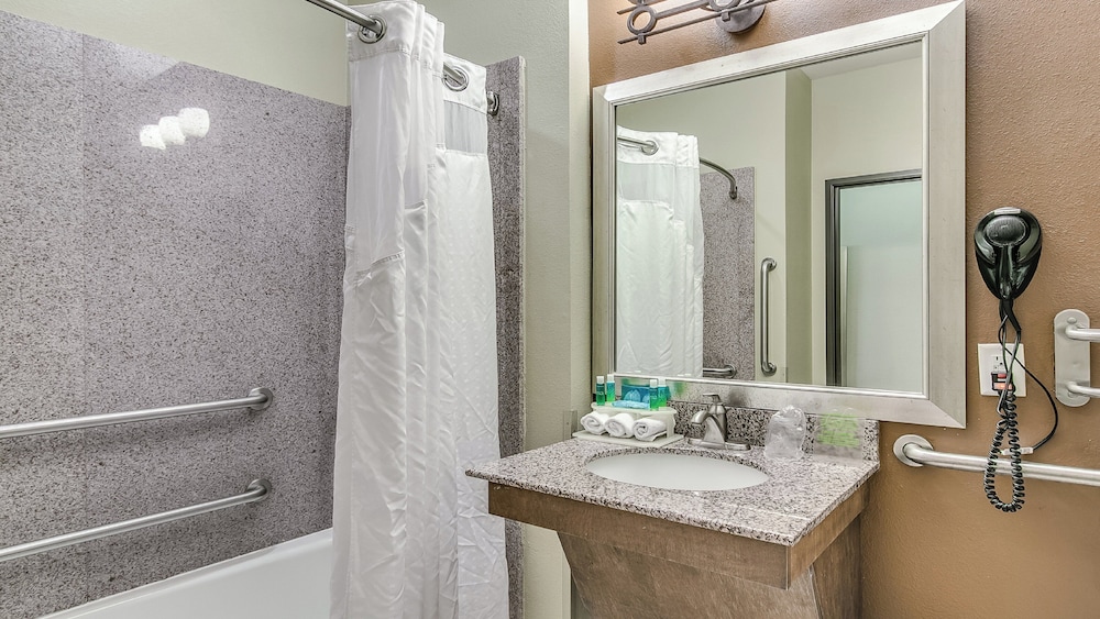 Suite, 2 Queen Beds, Accessible (Mobility) - Photo 4