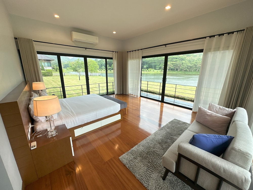 4 Bedrooms Pool Villa