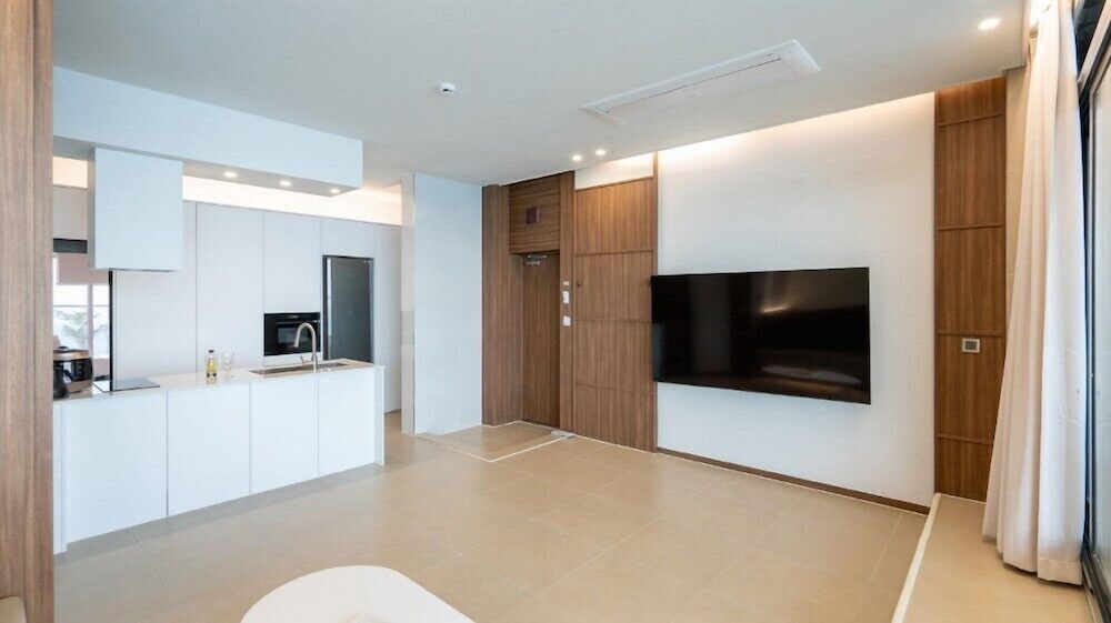 Room (B301) - Photo 8