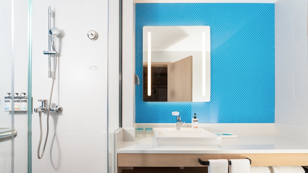 Standard Room, 1 King Bed (Extra Floor Space) - Photo 4