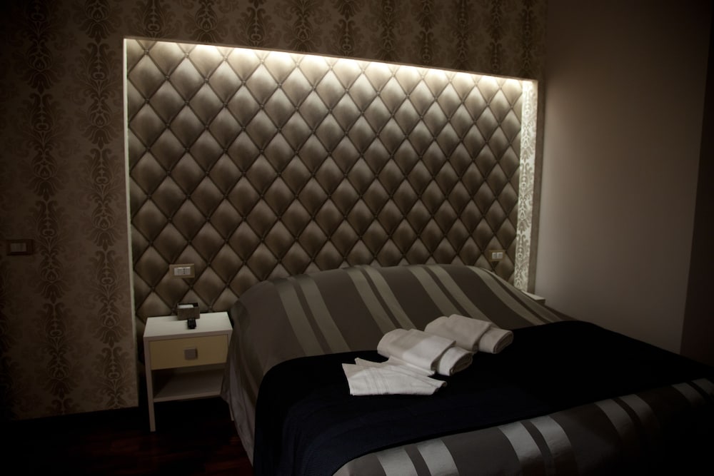 Deluxe Suite (Coliseum view) photo 2