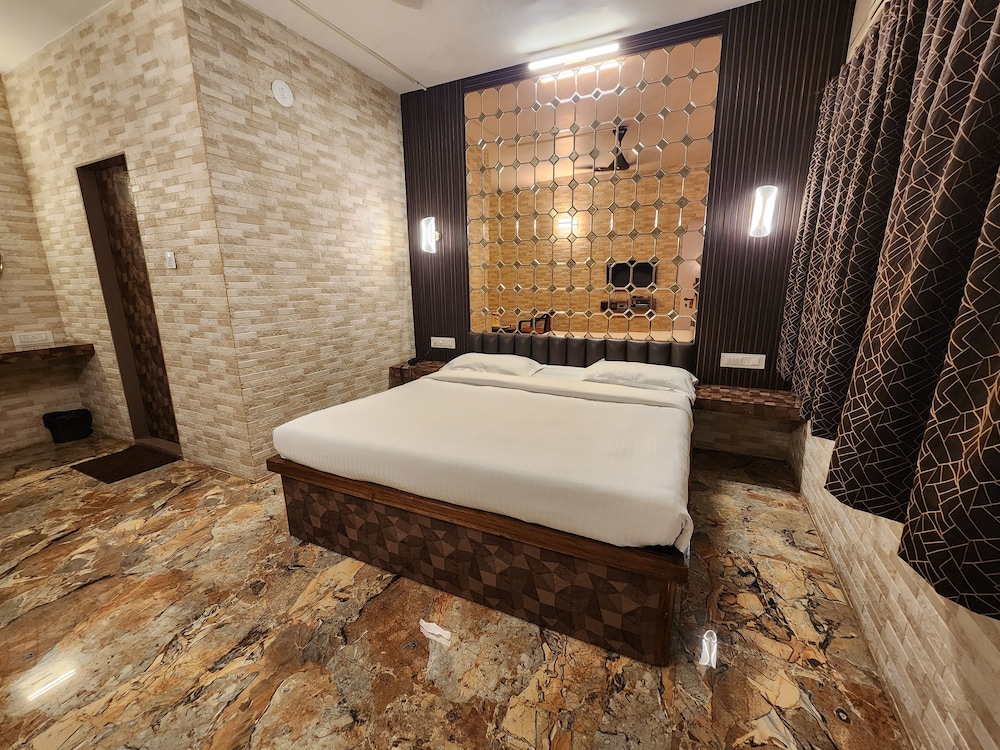 Premium Room, Balcony - Photo 11