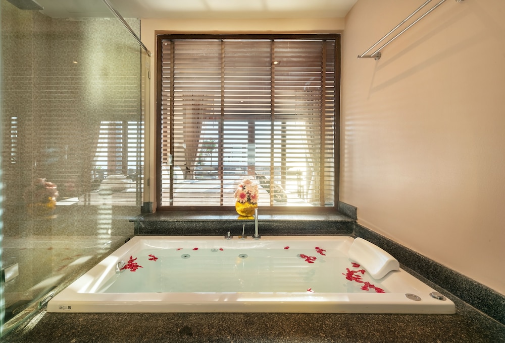 Deluxe Jacuzzi Seaview - Photo 3