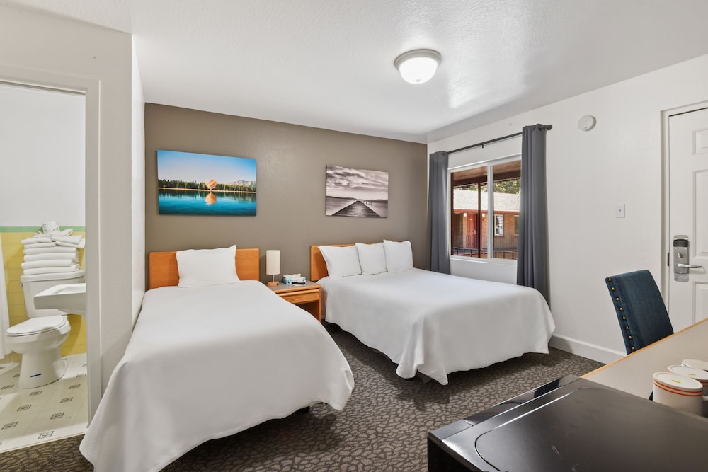Standard Room, 1 Twin and 1 Double photo 1