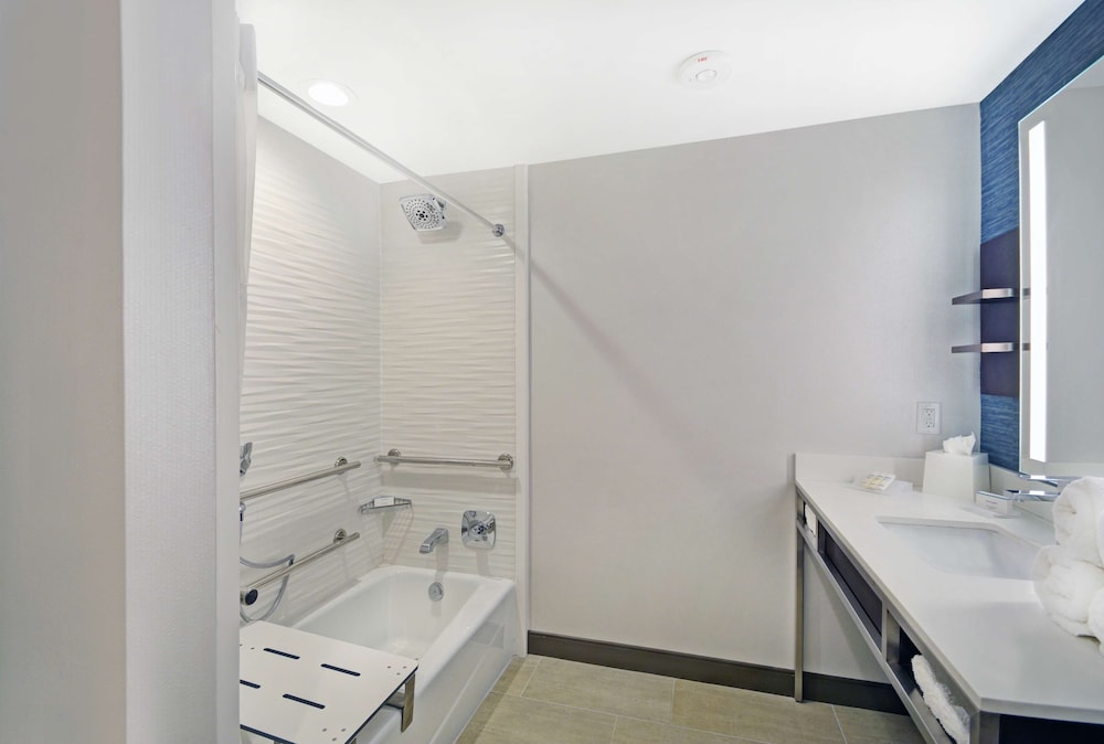 Room, 2 Queen Beds, Accessible (Mobility) photo 3