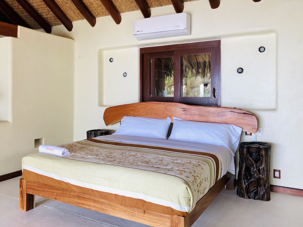 Junior Villa, 1 King Bed photo 1