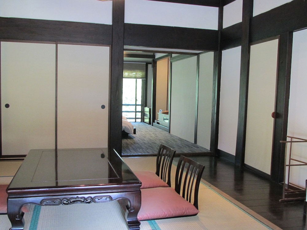 Suite, Non Smoking, Mountain View photo 1