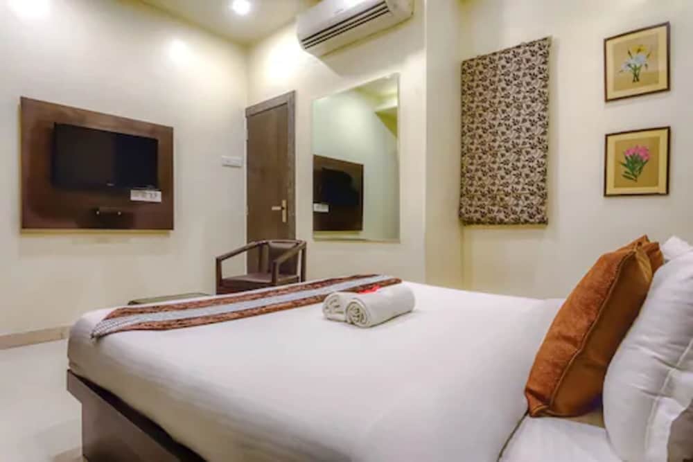 Deluxe Room - Photo 11
