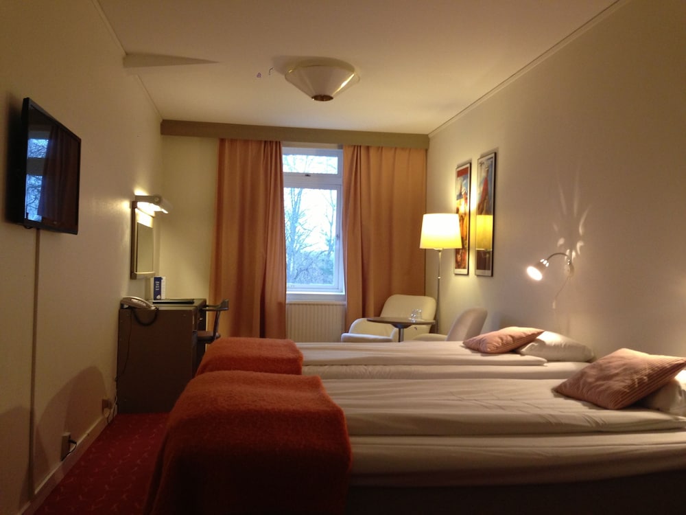 Standard Twin Room - Photo 9