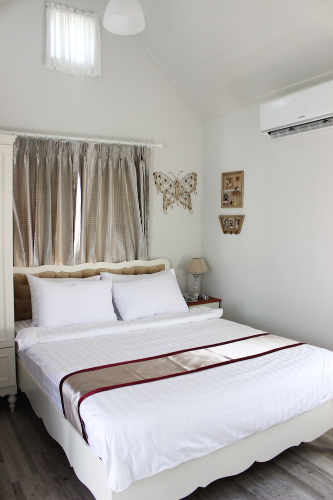Deluxe Villa, 1 Double Bed, Garden View photo 2