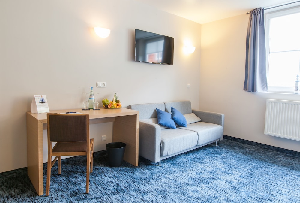 Quadruple Room, 1 Double Bed with Sofa bed