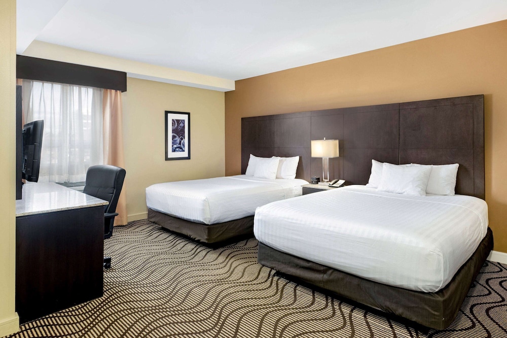 Deluxe Room, 2 Queen Beds, Non Smoking photo 3