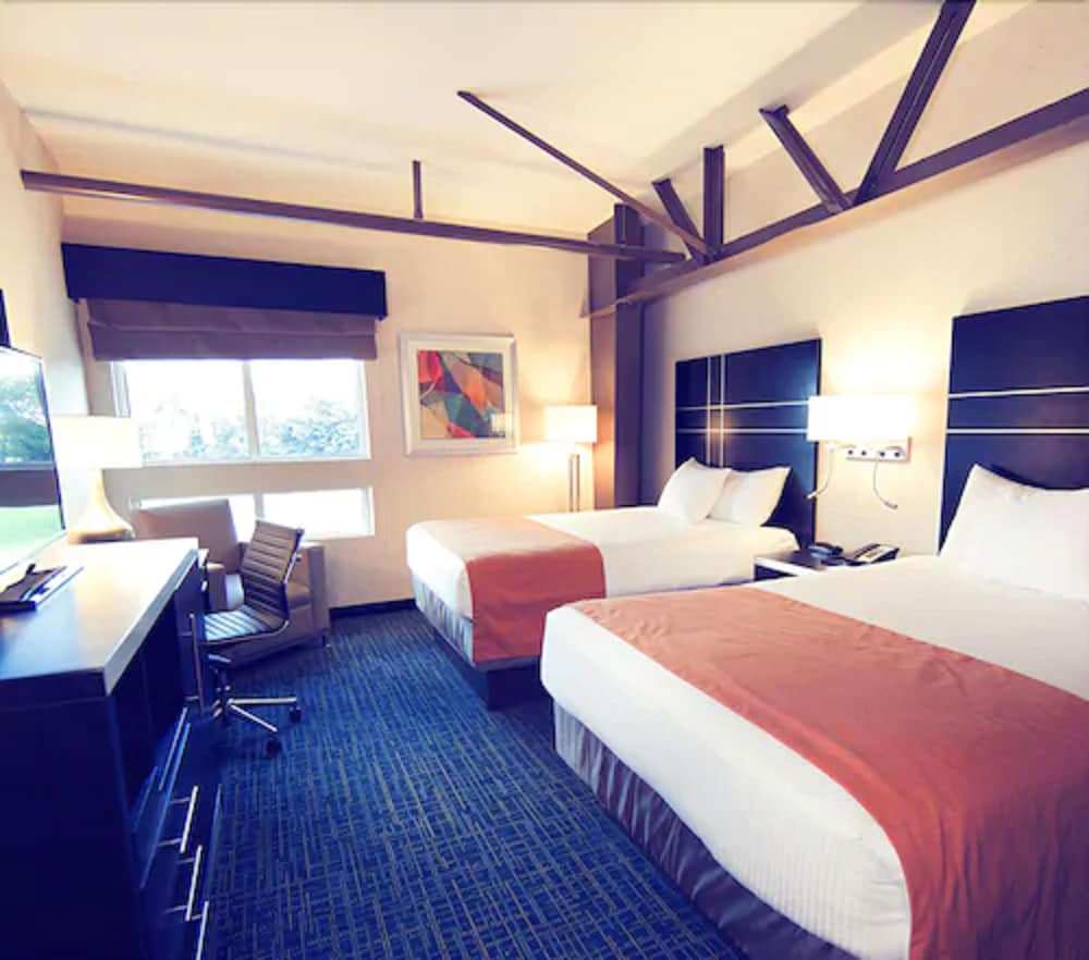 Standard Room, 2 Queen Beds photo 3