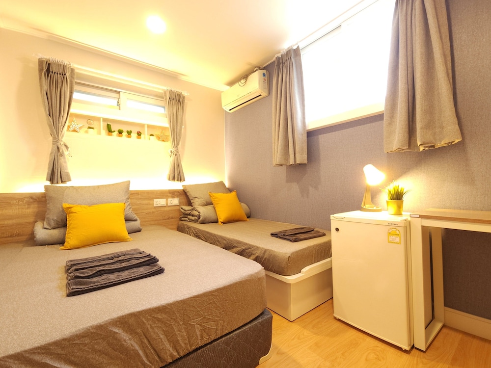 Triple Room 1 Queen, 1 Single - Photo 5