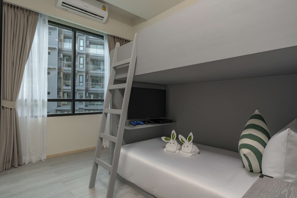 Family Suite (1 Double, 1 Bunk Bed) - Photo 2