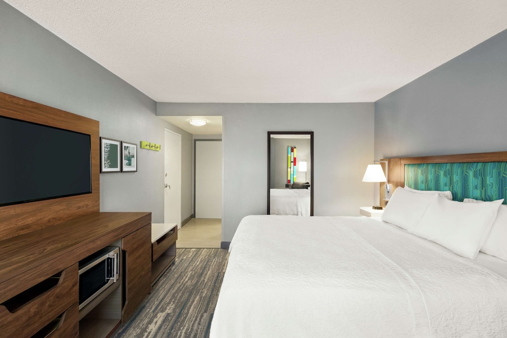 Deluxe Room, 1 King Bed, Non Smoking - Photo 1