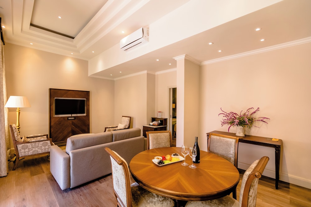 Luxury Suite