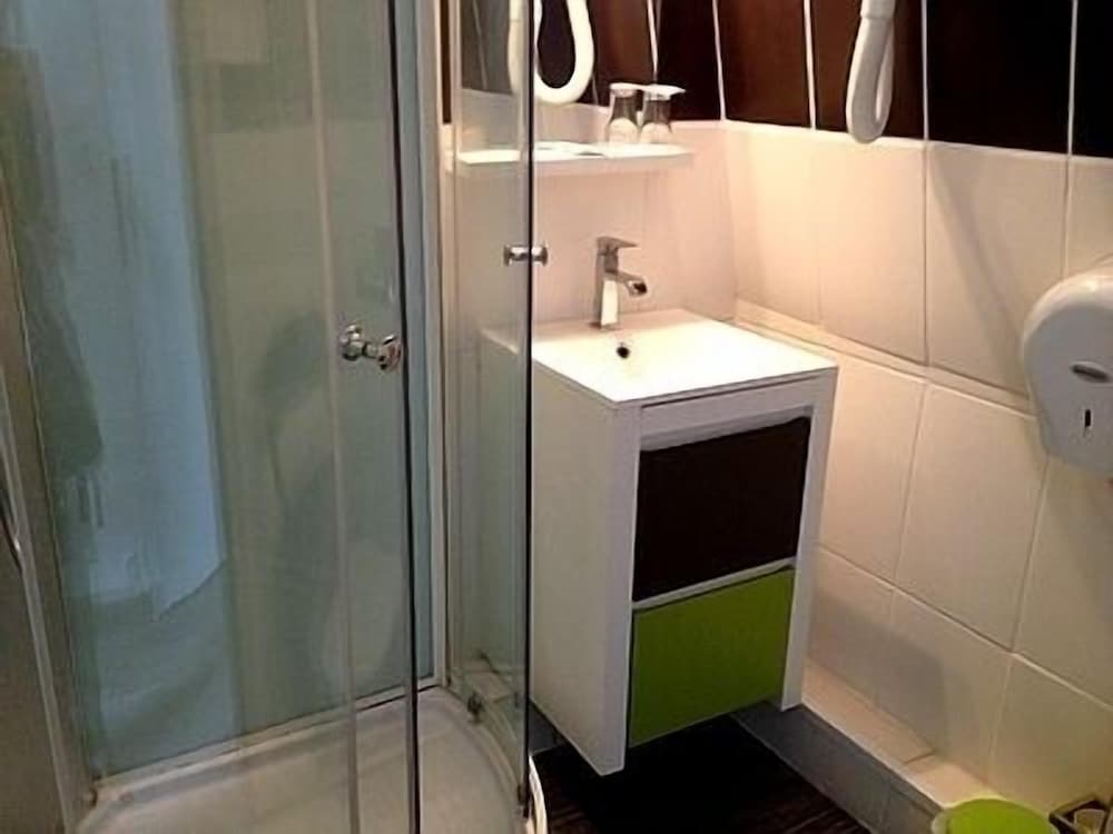 Standard Twin Room, 1 Bedroom, Private Bathroom photo 2