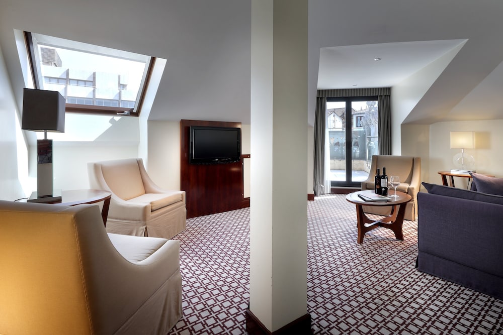 Family Suite (With Views)
