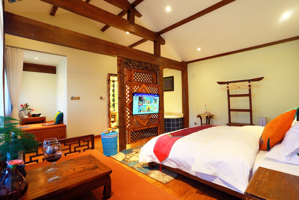 Deluxe Double Room (202)