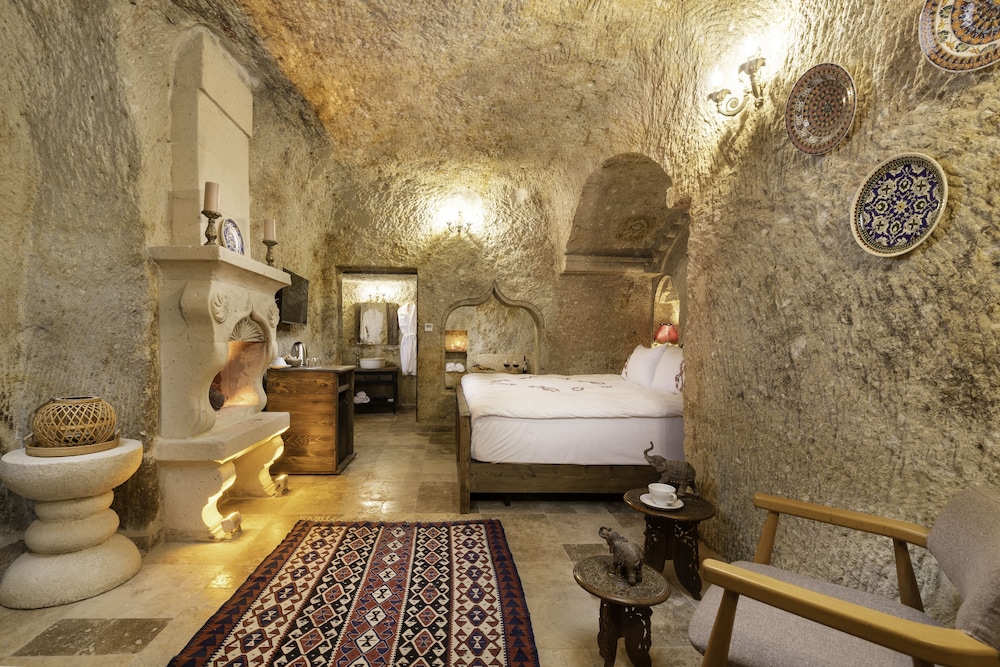 Superior Suite - Photo 15