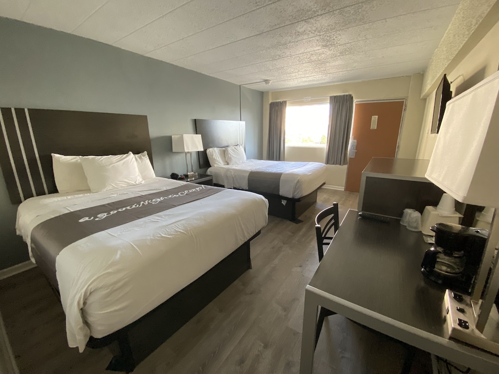 Standard Room, 2 Queen Beds, Non Smoking - Photo 21