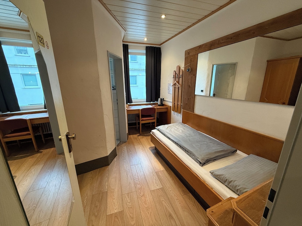 Basic Single Room photo 3