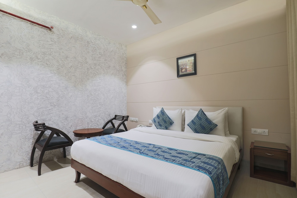 Deluxe Room - Photo 9
