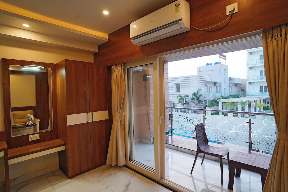 Classic Double Room, Balcony photo 1