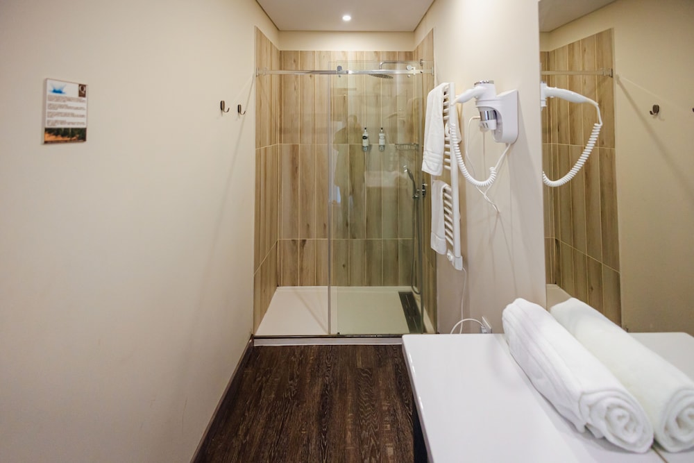 Deluxe Room - Photo 3
