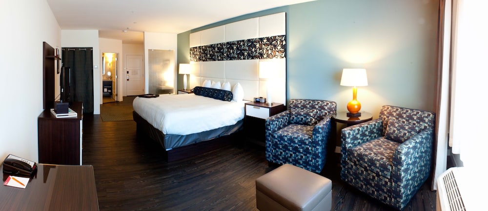Premium Room, 1 King Bed - Photo 2