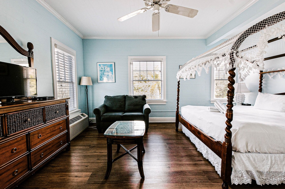 Deluxe King Balcony - James House photo 3