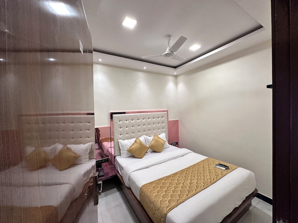 Deluxe Double or Twin Room - Photo 6
