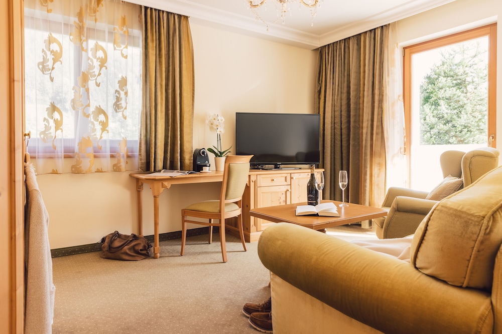 Premier Suite - Photo 3