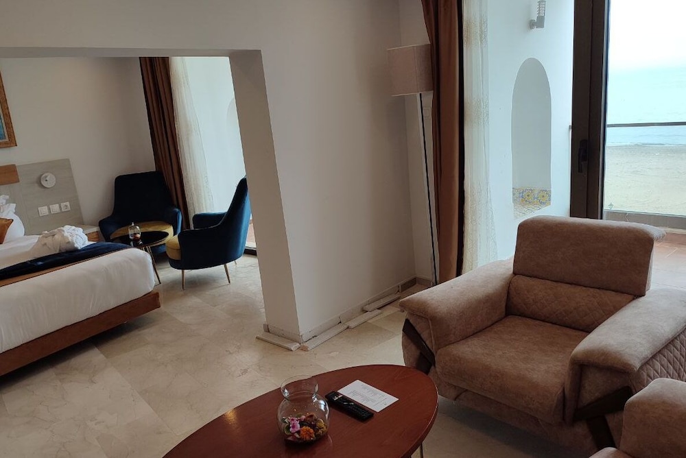 Junior Studio Suite, 1 King Bed, Non Smoking, Beach View