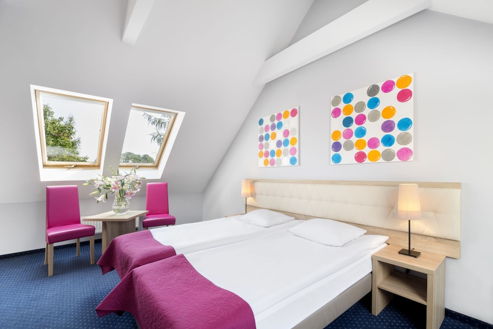 Standard Double or Twin Room - Photo 11